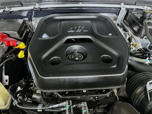 Used 2024 Jeep Wrangler Sahara image 31