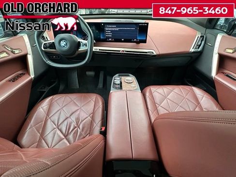 Used 2023 BMW iX xDrive50 w/ Premium Package AWD/4WD image 17