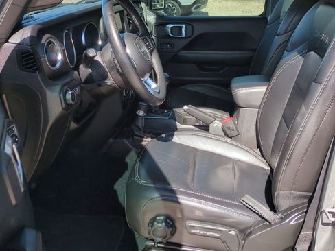 Used 2018 Jeep Wrangler Unlimited Sahara image 13