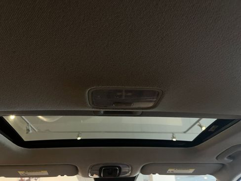 Used 2025 Hyundai Elantra SEL image 30