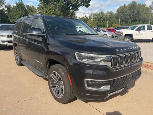 Used 2025 Jeep Wagoneer Series II AWD/4WD image 5