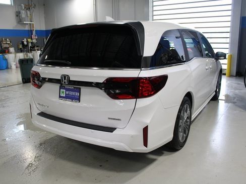 New 2026 Honda Odyssey Touring image 13