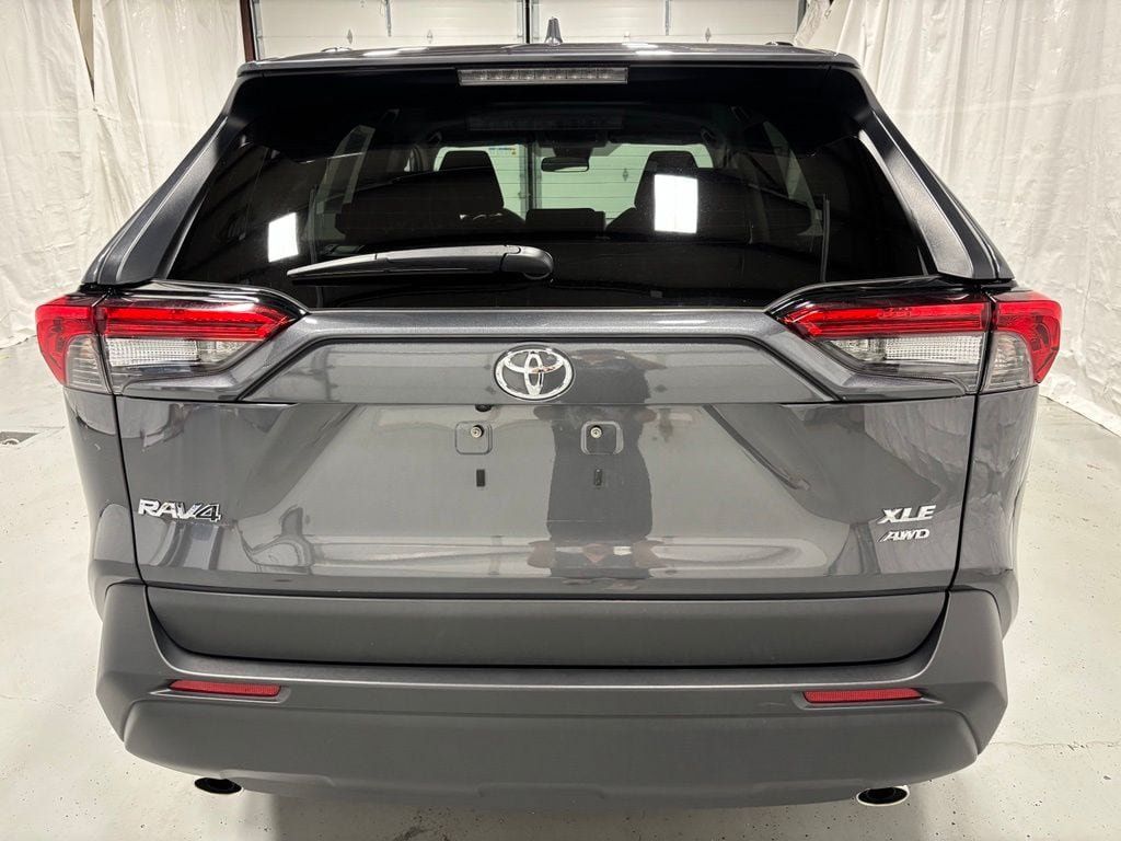 Used 2025 Toyota RAV4 XLE AWD/4WD image 6