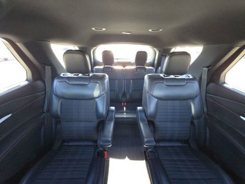 Used 2025 Ford Explorer ST-Line w/ Premium Package image 18