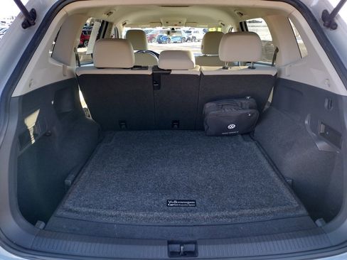 Used 2018 Volkswagen Tiguan SEL image 11