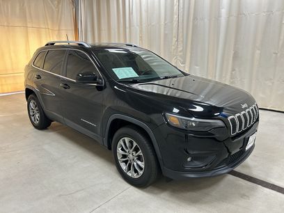 Used 2019 Jeep Cherokee Latitude Plus w/ Comfort/Convenience Group