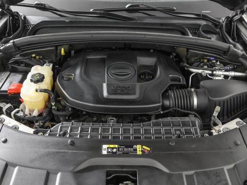 Used 2022 Jeep Grand Cherokee Overland w/ Luxury Tech Group IV AWD/4WD image 52