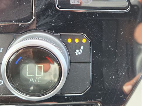 Used 2025 Toyota Highlander XLE FWD image 20