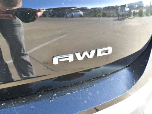 Used 2024 GMC Terrain SLT image 10