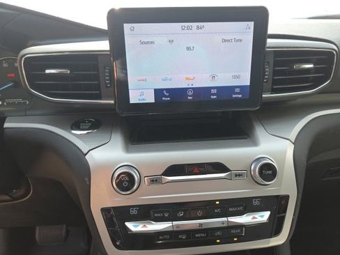 Used 2021 Ford Explorer XLT w/ Equipment Group 202A image 12