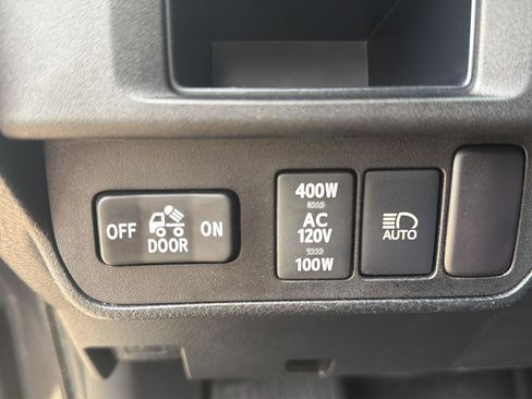 Used 2019 Toyota Tacoma TRD Sport image 17