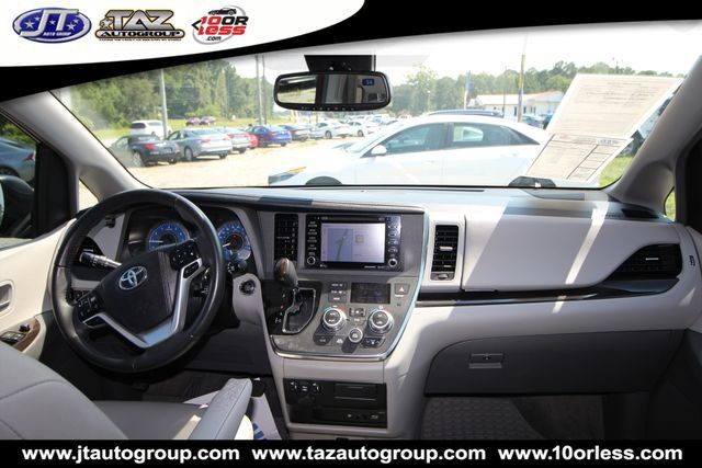 Used 2018 Toyota Sienna XLE Premium w/ Carpet Mat Package FWD image 19