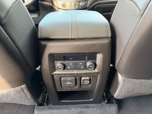 Used 2021 Chevrolet Traverse Premier image 23