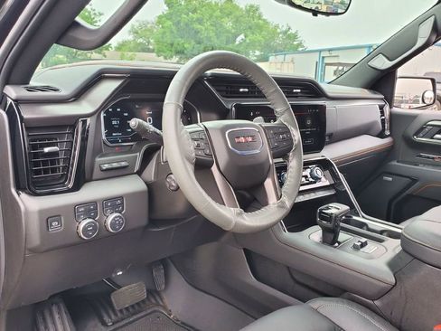 Used 2025 GMC Sierra 1500 AT4 w/ AT4 Premium Package AWD/4WD image 9