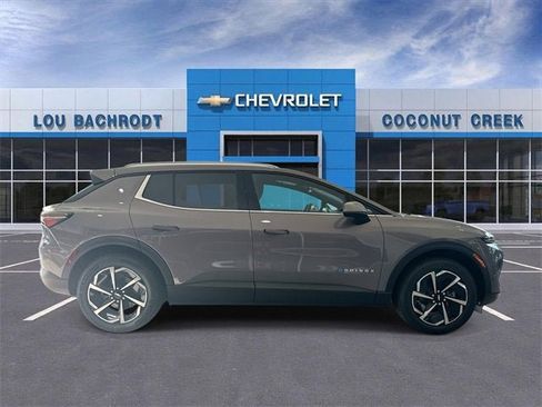 New 2026 Chevrolet Equinox EV LT image 9