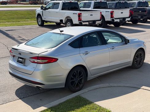 Used 2018 Ford Fusion SE w/ Equipment Group 201A FWD image 6