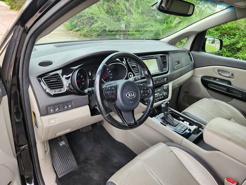 Used 2015 Kia Sedona SX image 19