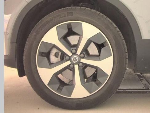 Certified 2025 Volvo XC40 B5 Plus image 7