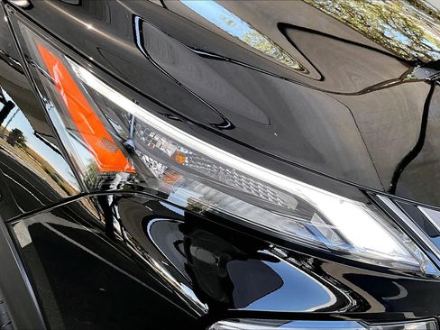 Used 2023 Nissan Rogue SV FWD image 28