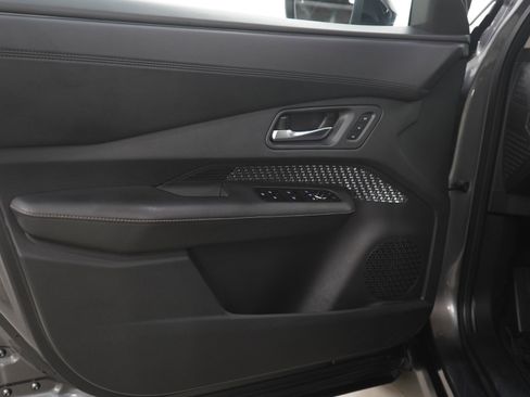 Used 2025 Nissan Ariya FWD image 18
