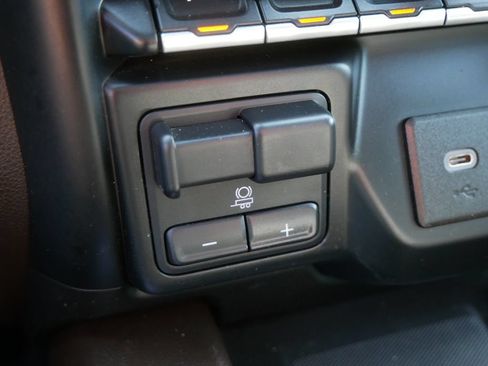 Used 2019 GMC Sierra 1500 Denali w/ Denali Ultimate Package AWD/4WD image 32