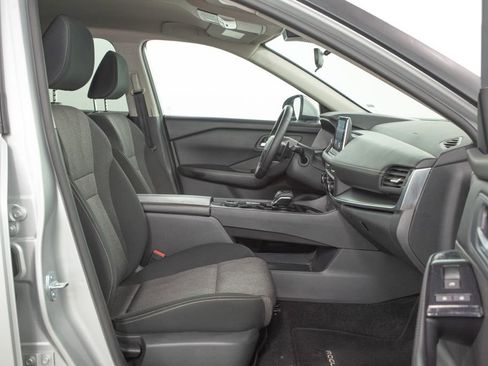 Used 2025 Nissan Rogue SV AWD/4WD image 18