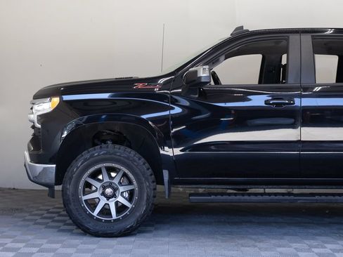 Used 2022 Chevrolet Silverado 1500 LT w/ Z71 Off-Road Package AWD/4WD image 8