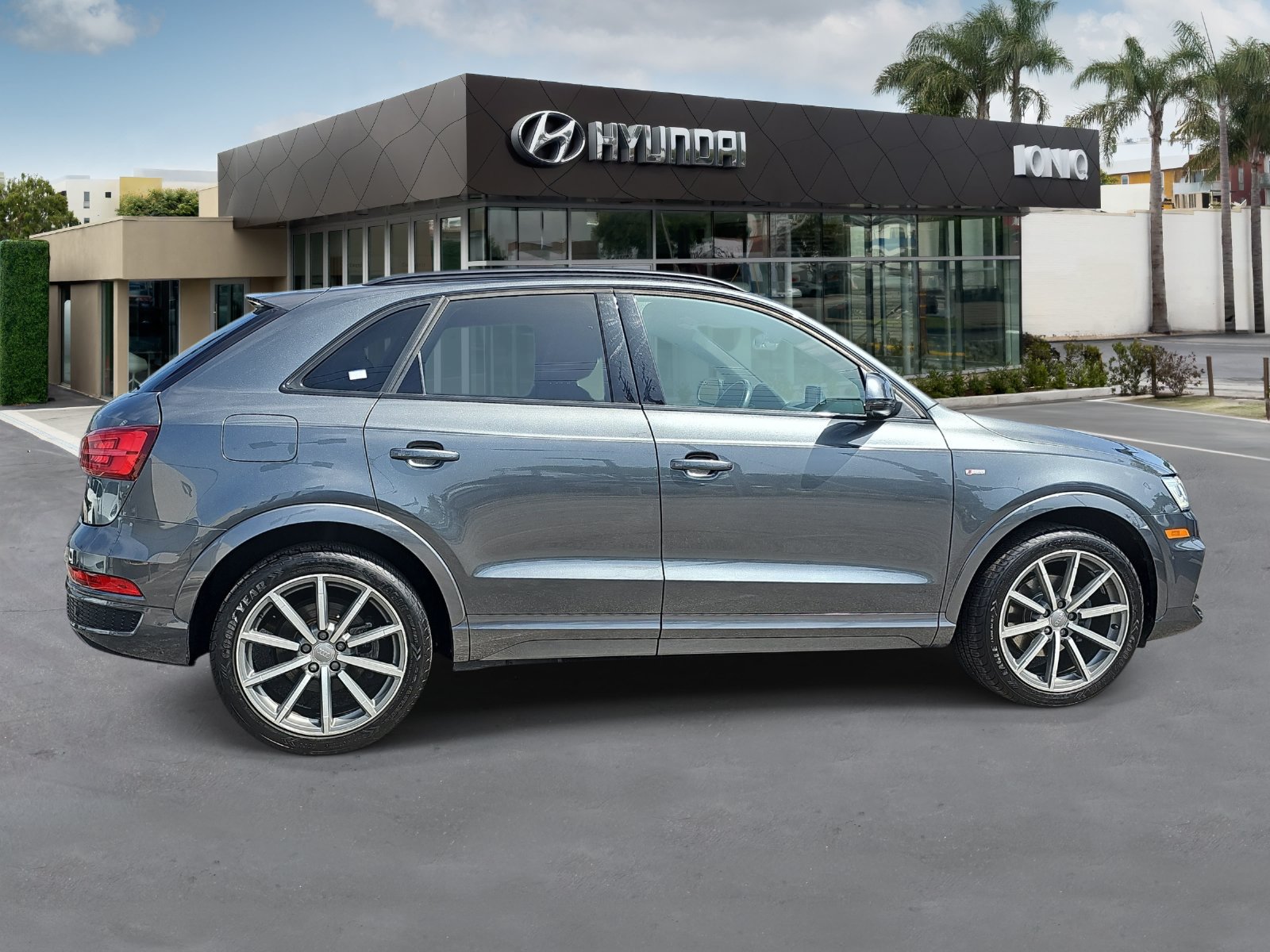 Used 2018 Audi Q3 2.0T Premium Plus AWD/4WD image 2