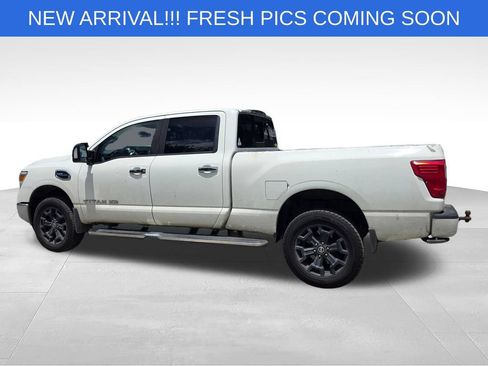 Used 2018 Nissan Titan SV w/ SV Convenience Package AWD/4WD image 4