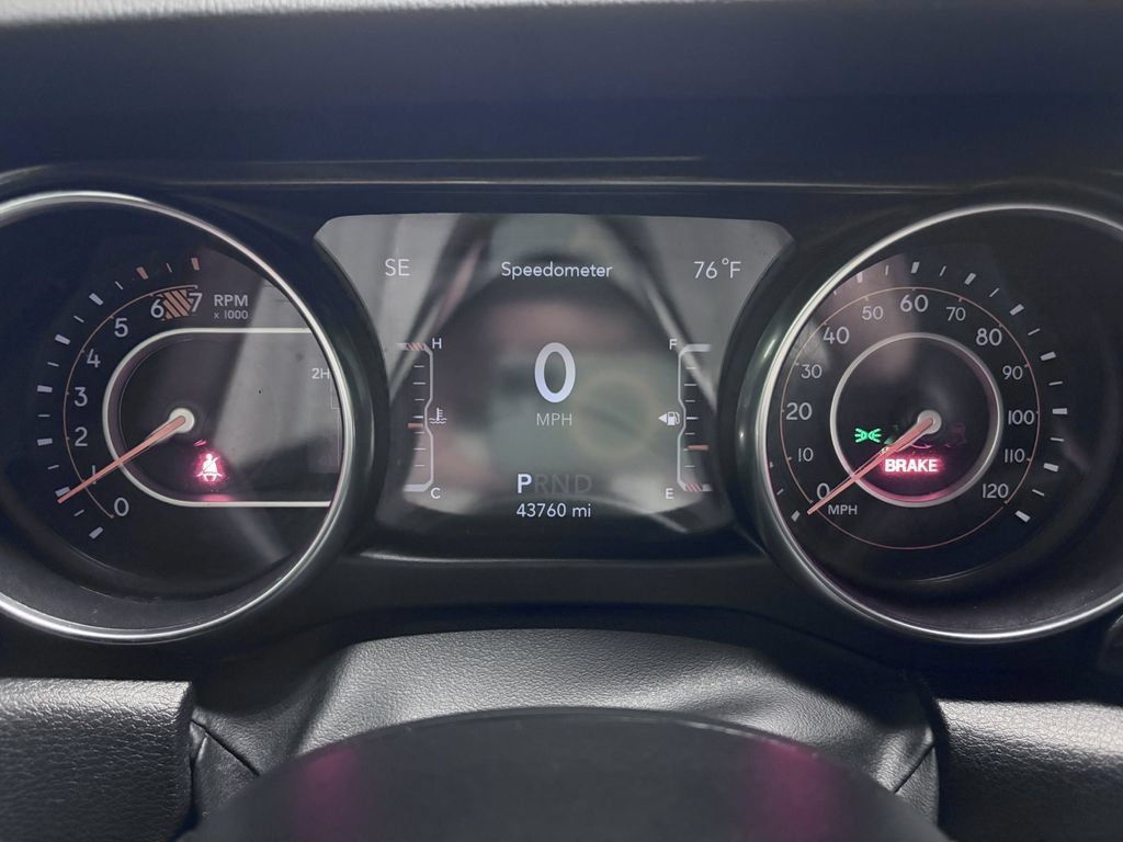 Used 2022 Jeep Wrangler Unlimited Sahara AWD/4WD image 20