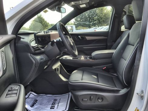 Used 2025 Buick Enclave Preferred w/ Power Package image 19