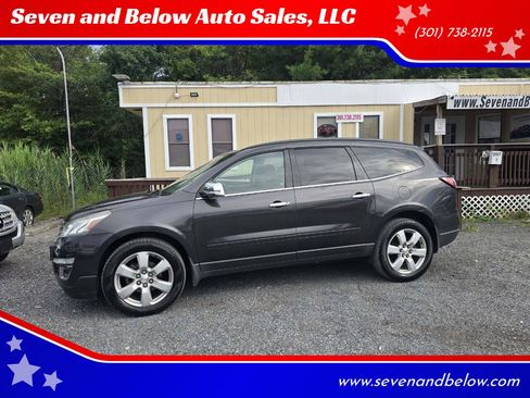 Used 2016 Chevrolet Traverse LT w/ Style and Technology Package FWD image 1