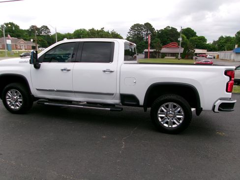Used 2025 Chevrolet Silverado 2500 High Country w/ High Country Premium Package AWD/4WD image 6