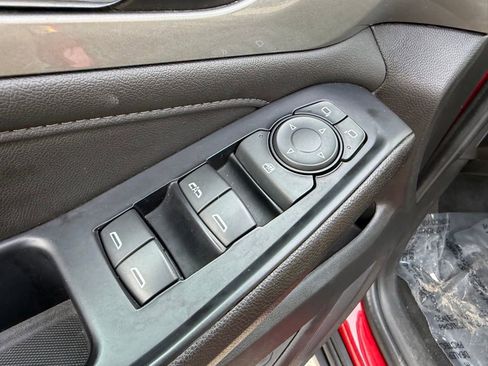 Used 2023 Chevrolet Traverse LT image 25