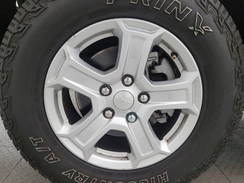 Used 2018 Jeep Wrangler Unlimited Sport S AWD/4WD image 31