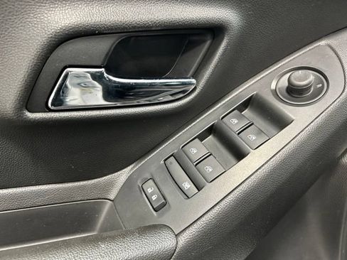 Used 2021 Chevrolet Trax LT w/ LT Convenience Package AWD/4WD image 21