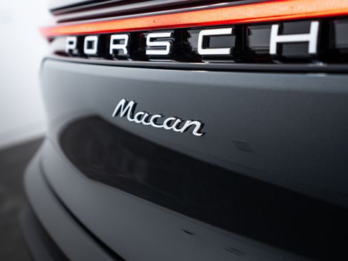 Certified 2025 Porsche Macan image 25