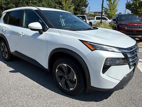 Used 2024 Nissan Rogue SV AWD/4WD image 5