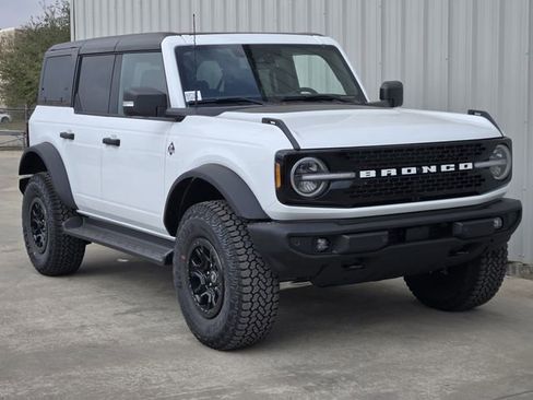New 2025 Ford Bronco Outer Banks w/ Sasquatch Package image 2