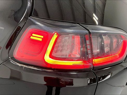 Used 2020 Jeep Cherokee Limited image 38