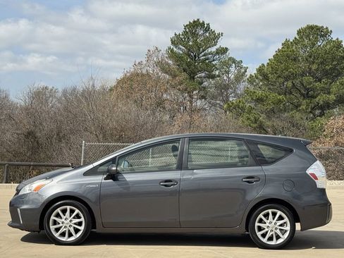 Used 2012 Toyota Prius V Five image 3