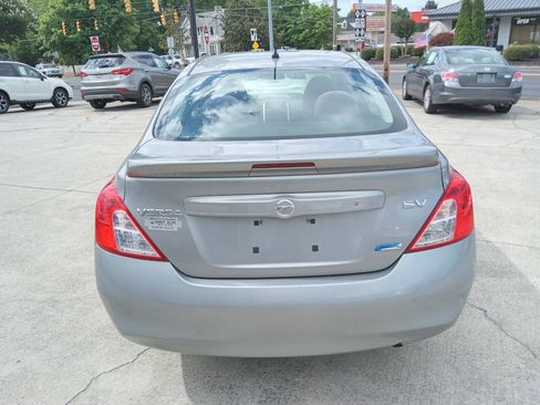 Used 2014 Nissan Versa SV FWD image 5