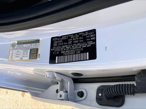 Used 2025 Hyundai Elantra Hybrid FWD image 34