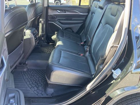 Used 2022 Jeep Grand Cherokee Limited w/ Luxury Tech Group II image 25