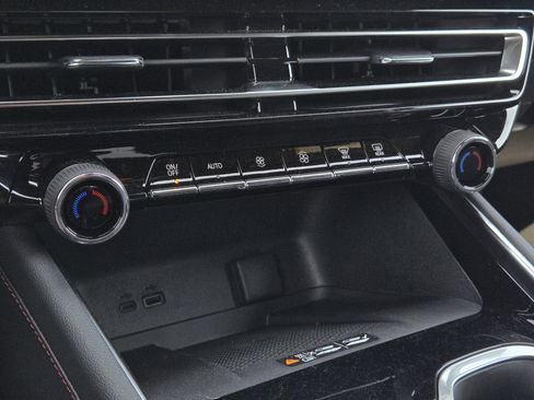 New 2026 Chevrolet Traverse Z71 w/ Enhanced Driving Package image 14