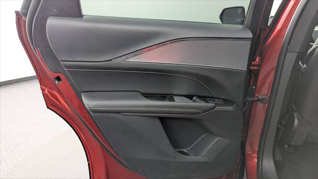 Used 2024 Cadillac Lyriq Tech RWD image 16