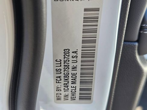 New 2025 Jeep Grand Cherokee L Limited w/ Black Appearance Package image 30