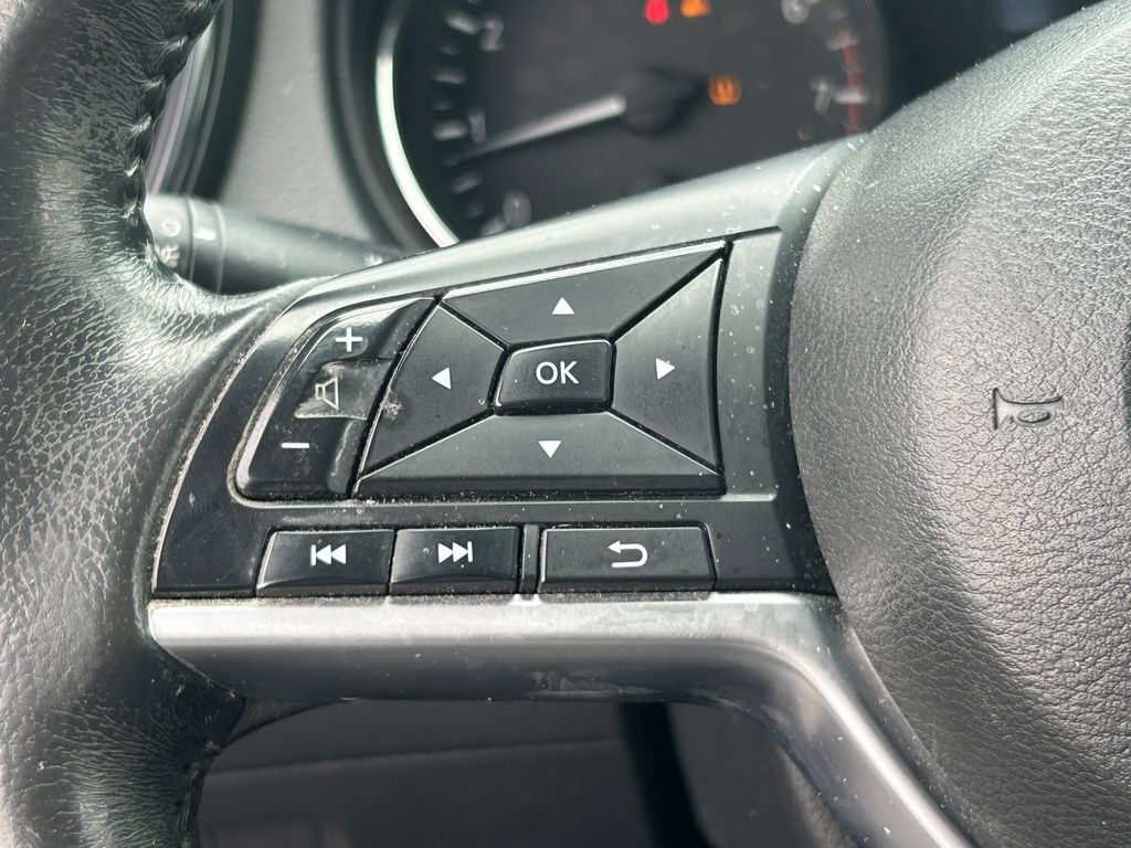 Used 2017 Nissan Rogue SV FWD image 21
