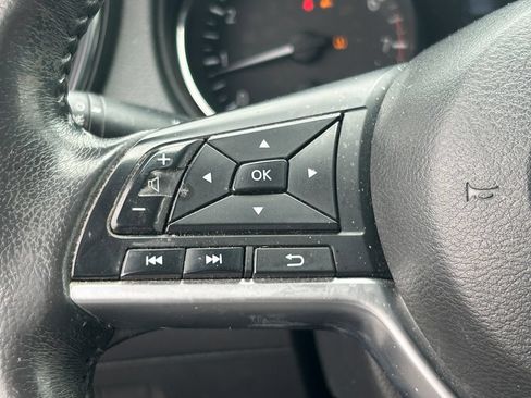 Used 2017 Nissan Rogue SV FWD image 21