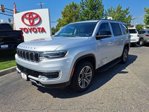 Used 2023 Jeep Wagoneer Series II w/ Rear Seat Video Group 1 AWD/4WD image 2